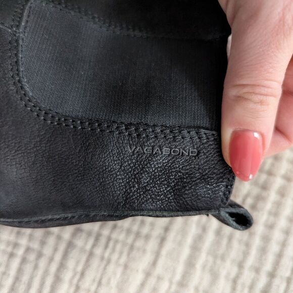 Vagabond black pebbled textured leather Grace lug heeled chunky ankle boots - Picture 4 of 7